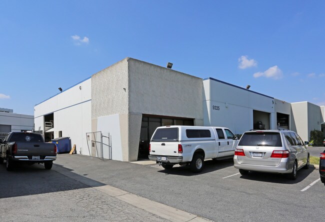 Plus de détails pour 9225 Greenleaf Ave, Santa Fe Springs, CA - Industriel à louer
