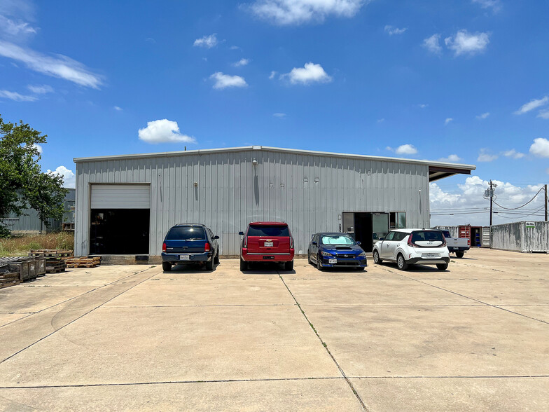 252 Investment Loop, Hutto, TX à louer - Photo du b timent - Image 1 de 4