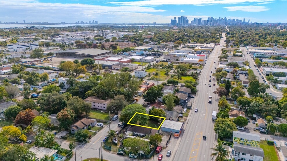 7552 NE Miami Ct, Miami, FL for sale - Primary Photo - Image 1 of 9