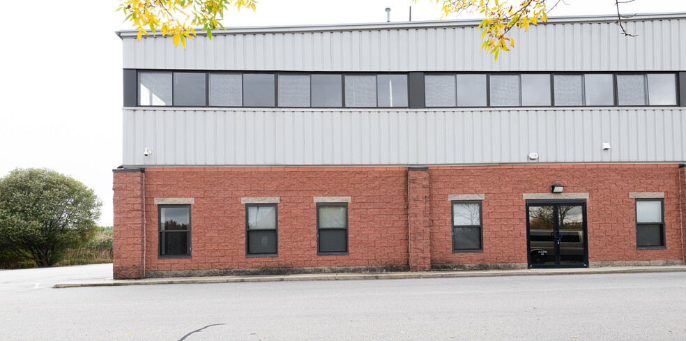 18 Graf Rd, Newburyport, MA for lease - Building Photo - Image 3 of 23