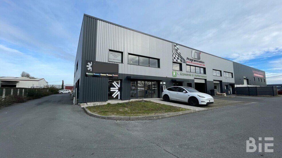 Flex in Mérignac for lease - Building Photo - Image 1 of 9