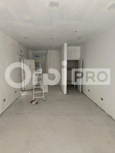 Retail in Reims for lease - Interior Photo - Image 3 of 4
