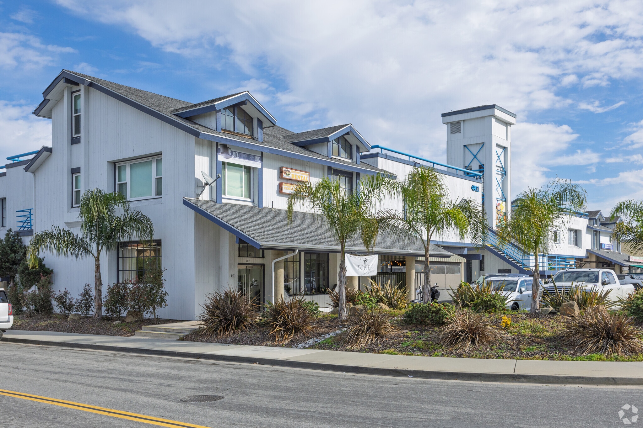 4911 Warner Ave, Huntington Beach, CA à louer Photo du bâtiment- Image 1 de 17
