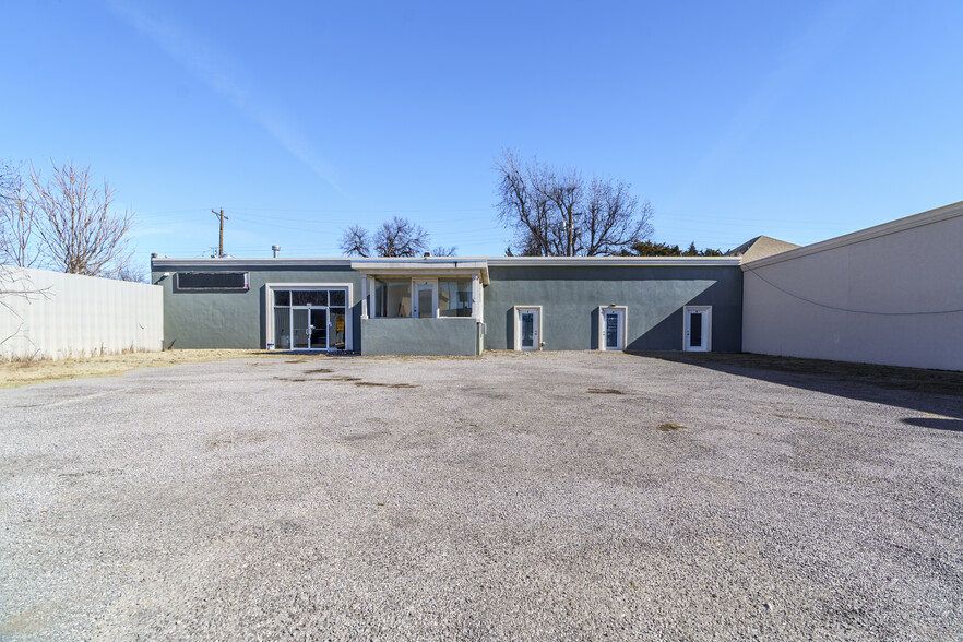 306 N Choctaw Ave, El Reno, OK for sale - Building Photo - Image 1 of 27