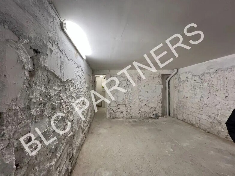 Retail in Paris for sale - Interior Photo - Image 2 of 3