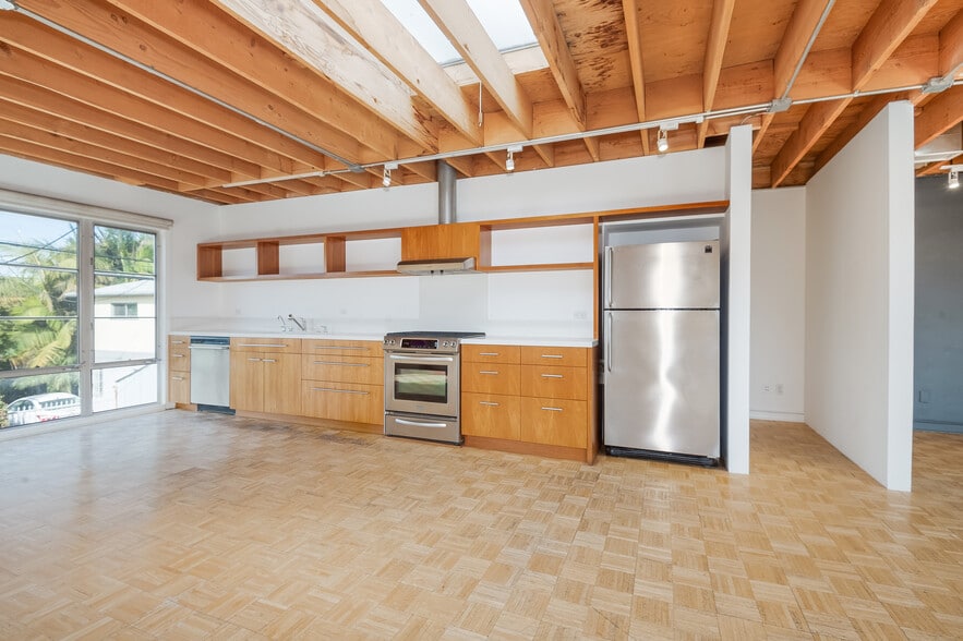 503 Boccaccio Ave, Venice, CA à louer - Photo intérieure - Image 3 de 14