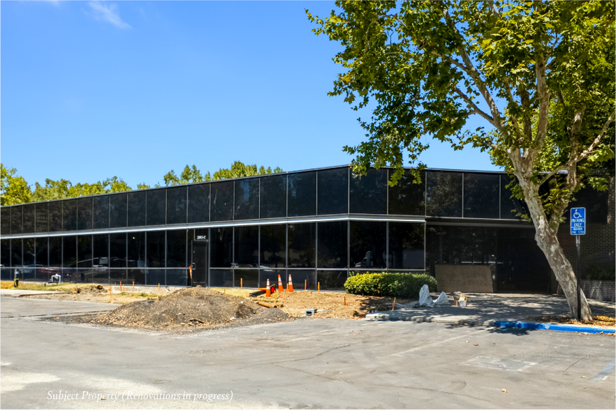 20931 Burbank Blvd, Woodland Hills, CA à vendre - Photo du bâtiment - Image 3 de 7