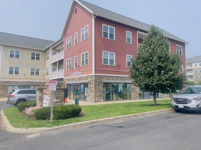 9 Hampstead Pl, Saratoga Springs, NY for lease - Building Photo - Image 2 of 7