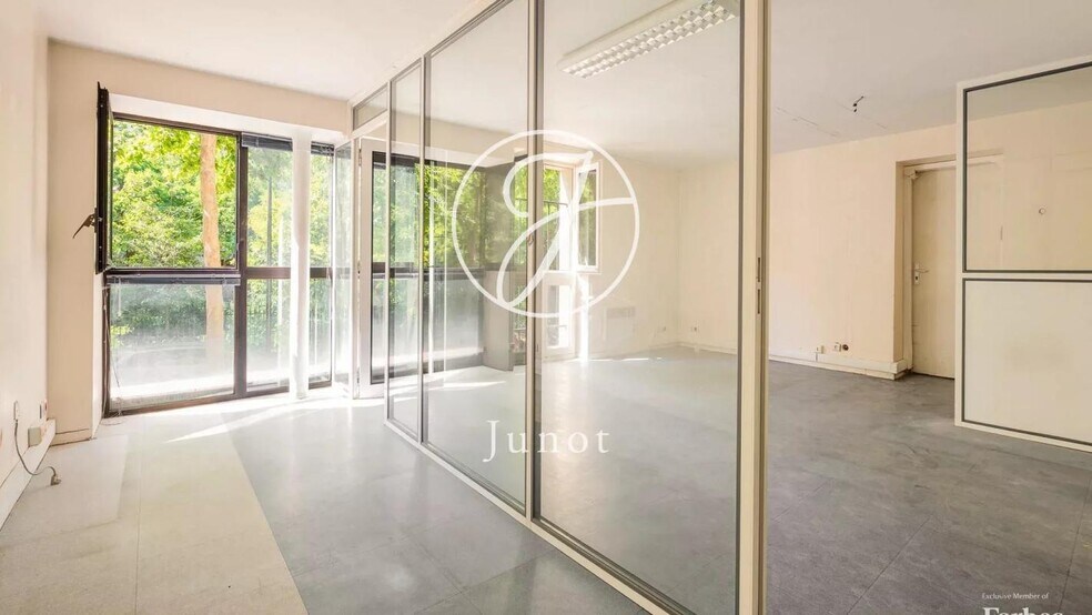 Bureau dans Paris à vendre - Photo du bâtiment - Image 3 de 12