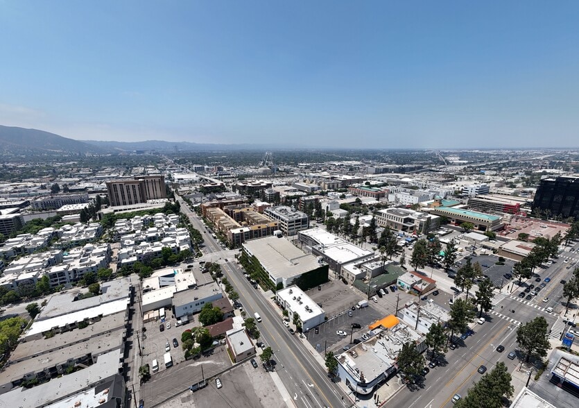 250 E Olive Ave, Burbank, CA for lease - Building Photo - Image 2 of 23