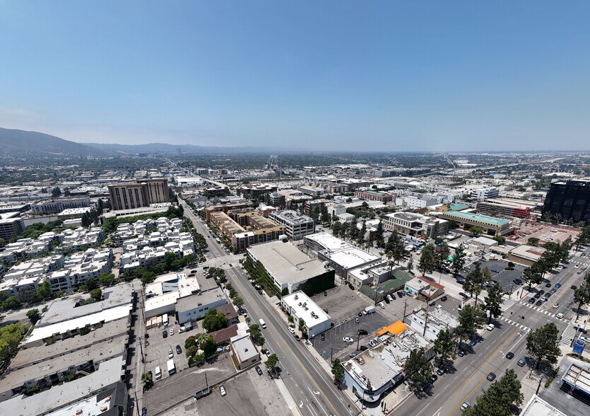 250 E Olive Ave, Burbank, CA à louer - Photo du bâtiment - Image 2 de 23