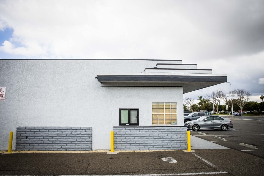 12582 Garden Grove Blvd, Garden Grove, CA for lease - Building Photo - Image 2 of 14