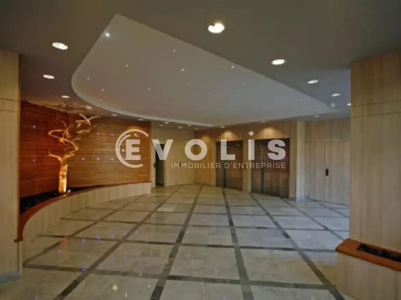 Bureau dans Vélizy-Villacoublay à louer - Hall d’entrée - Image 3 de 4