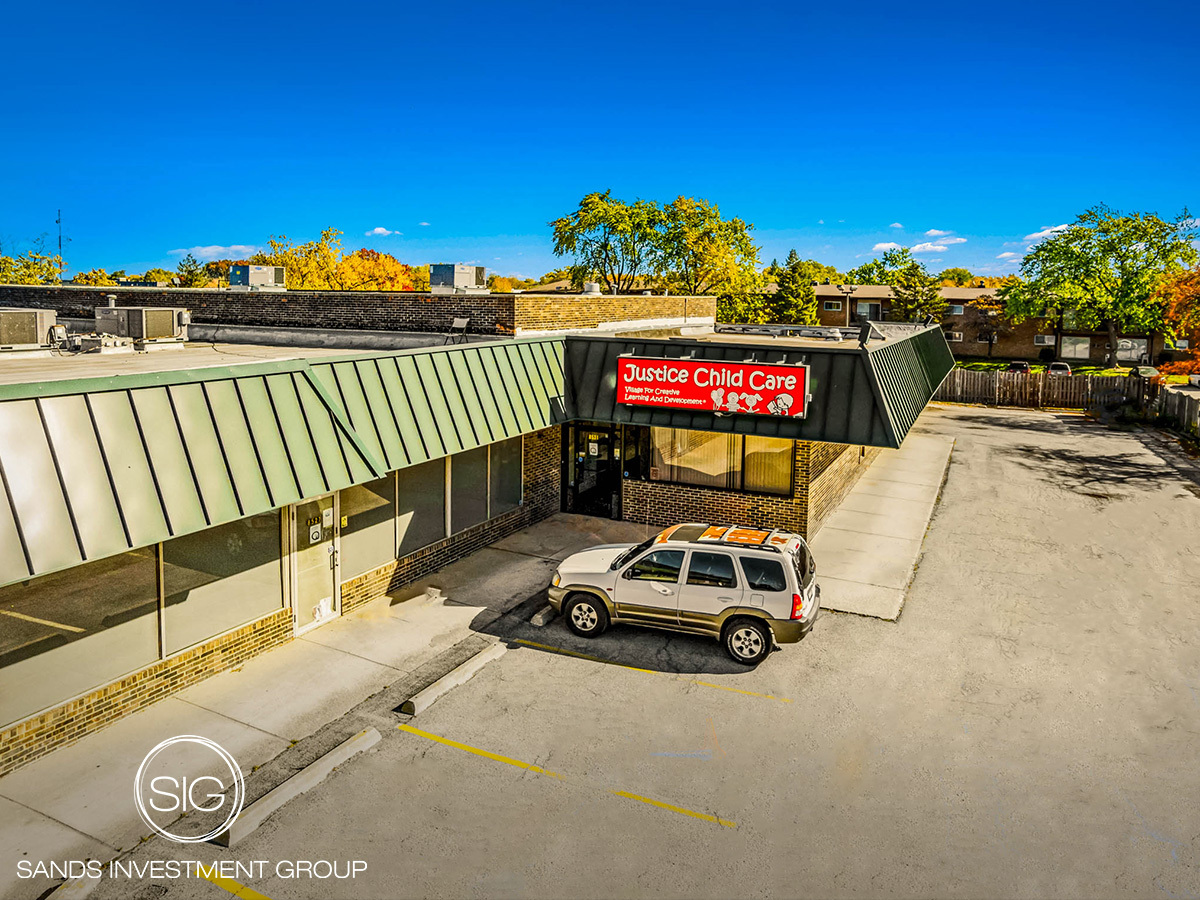 8527 S 88th Ave, Justice, IL for sale Primary Photo- Image 1 of 1