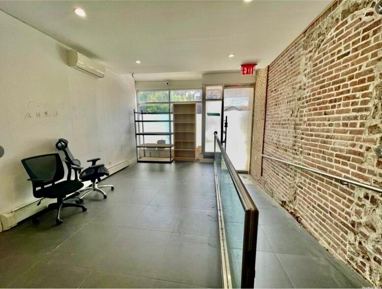 12403 18th Ave, College Point, NY for lease - Building Photo - Image 2 of 8