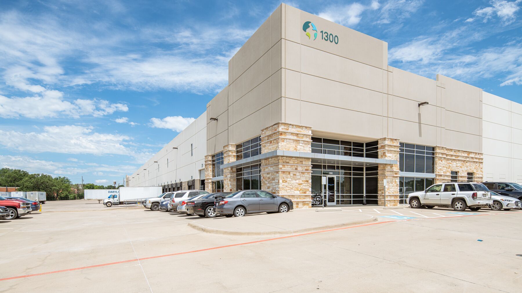 1300 N State Highway 360, Grand Prairie, TX à louer Photo du bâtiment- Image 1 de 6