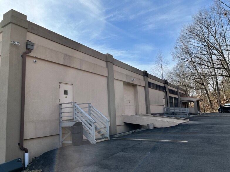 231 Wilson Ave, Norwalk, CT à louer - Photo du bâtiment - Image 2 de 28