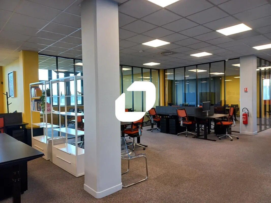 53/55 Rue Jean Jaurés, Lille for lease Interior Photo- Image 1 of 6