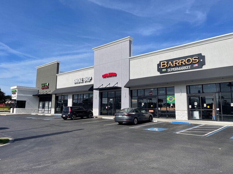 5341-5349 W Irlo Bronson Memorial Hwy, Kissimmee, FL à louer - Photo du bâtiment - Image 2 de 4