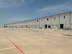 2800 Lovett Ave, Fort Worth, TX for lease Building Photo- Image 2 of 5