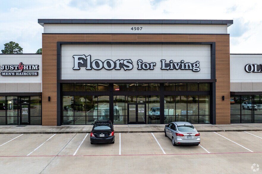 4507 W Davis, Conroe, TX à louer - Photo du bâtiment - Image 2 de 6