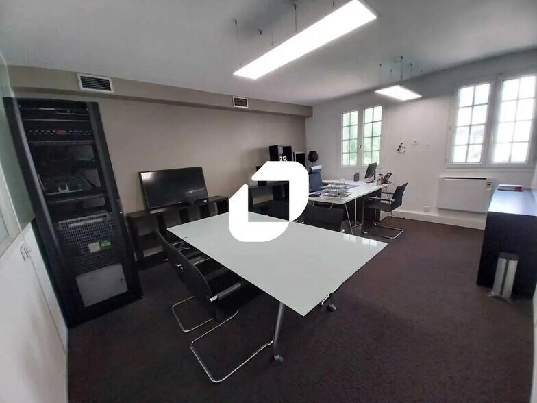 Bureau dans Champagne-sur-Oise à louer - Photo intérieure - Image 3 de 10