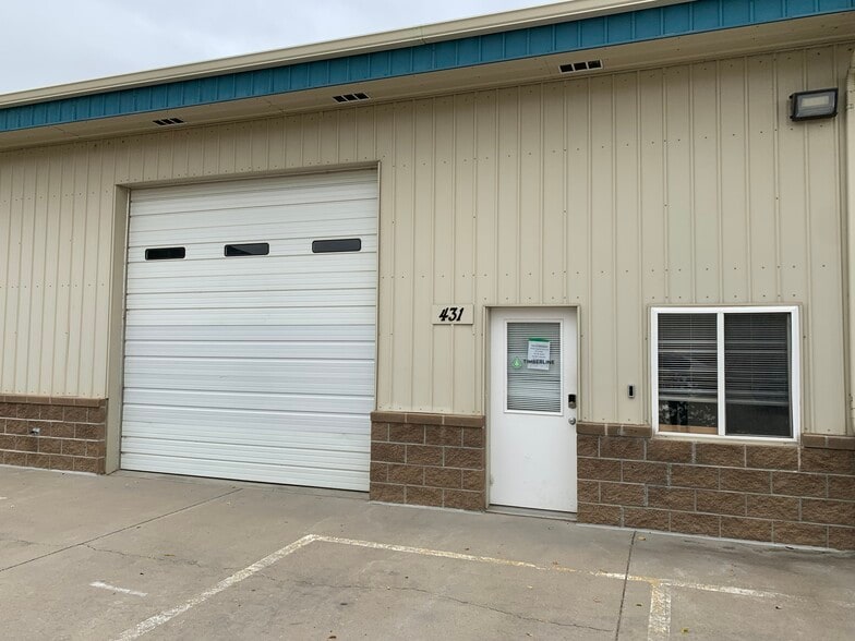 427-445 N Denver Ave, Loveland, CO for lease - Building Photo - Image 3 of 9