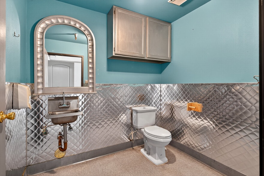 11623 Slater Ave, Fountain Valley, CA for sale - Building Photo - Image 3 of 31