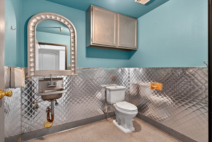 11623 Slater Ave, Fountain Valley, CA à vendre - Photo du bâtiment - Image 3 de 31