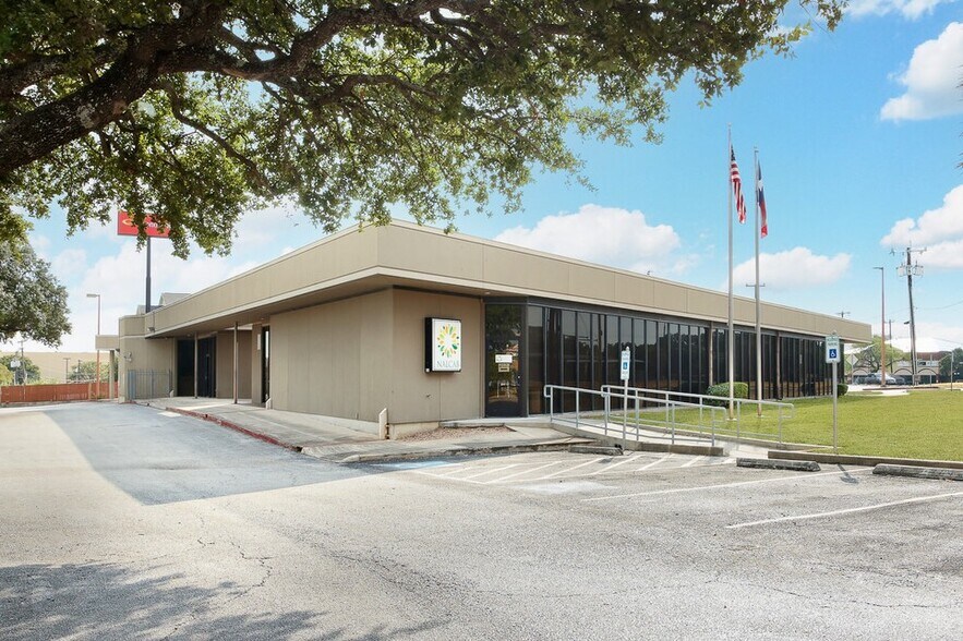 5404 Wurzbach Rd, San Antonio, TX à louer - Photo du bâtiment - Image 2 de 31