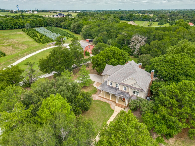 1833 Dr Sanders Rd, Aubrey, TX for sale - Building Photo - Image 2 of 17