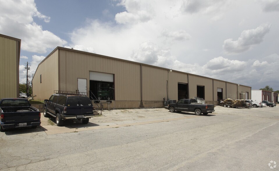 9201 Brown Ln, Austin, TX for lease - Building Photo - Image 2 of 5