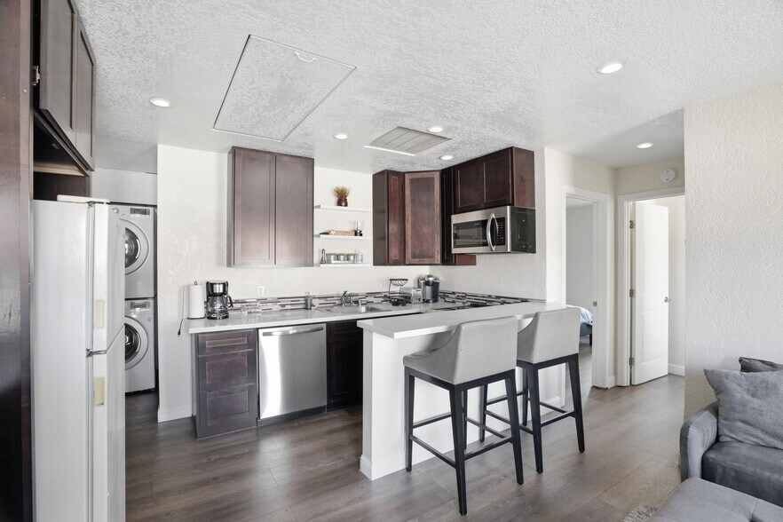 1131 Luchessi Dr, San Jose, CA à vendre - Photo du bâtiment - Image 3 de 18