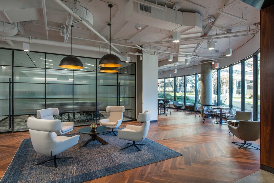 8200 Greensboro Dr, McLean, VA à louer - Photo intérieure - Image 2 de 13