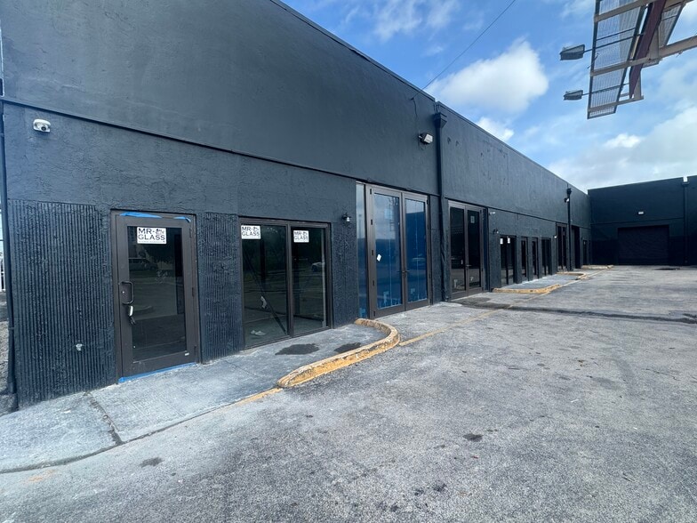 10401 SW 186th St, Miami, FL for lease - Building Photo - Image 1 of 16