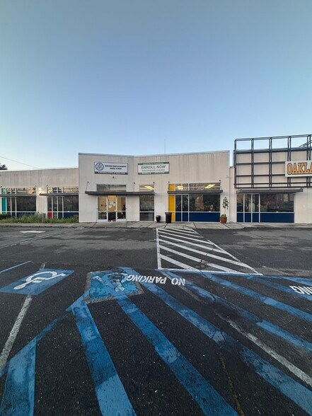 4215 Foothill Blvd, Oakland, CA à louer - Photo du bâtiment - Image 3 de 12