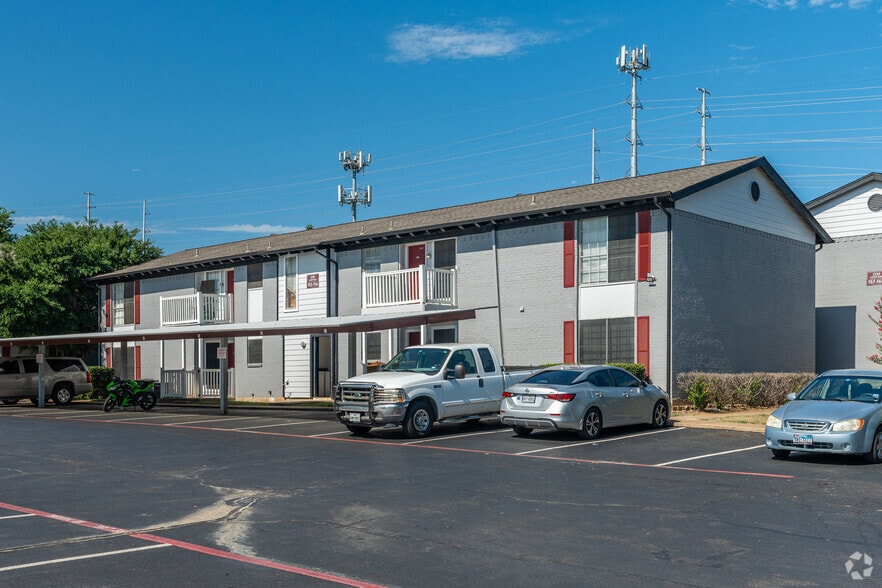 2100 E Loop 820, Fort Worth, TX for sale - Primary Photo - Image 1 of 1