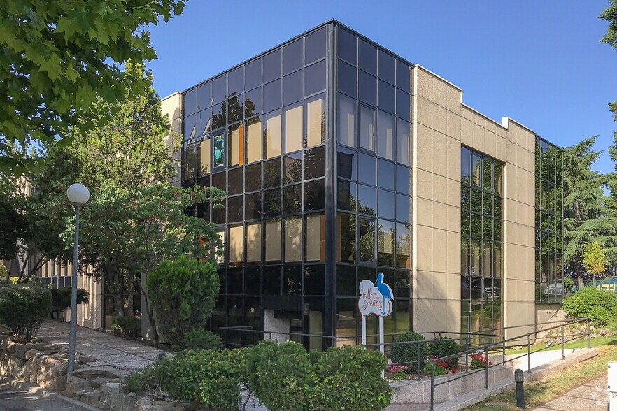 Calle de la Azalea, 1, Alcobendas, Madrid à louer - Photo principale - Image 1 de 2