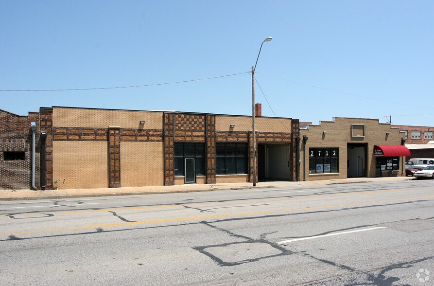 2704 E Truman Rd, Kansas City, MO à louer - Photo du bâtiment - Image 2 de 4