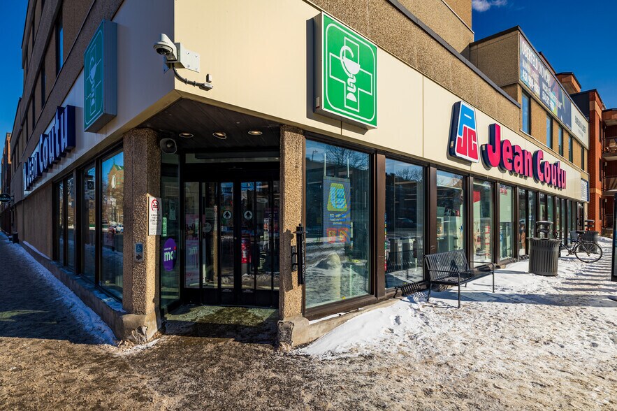 6455-6461 Av Christophe-Colomb, Montréal, QC à louer - Photo du bâtiment - Image 3 de 3