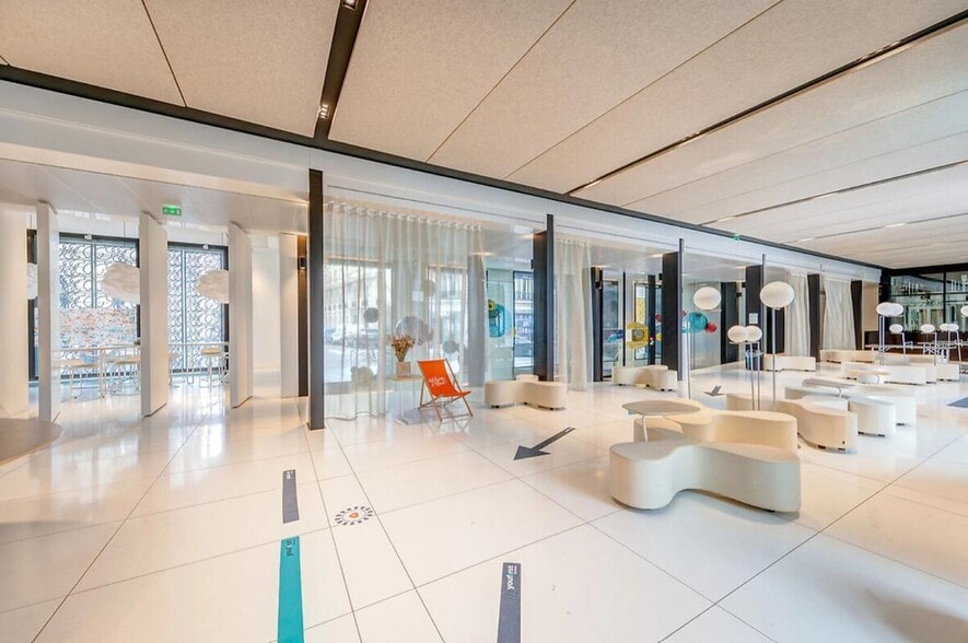 55 Rue D'Amsterdam, Paris à louer - Hall d’entrée - Image 2 de 4