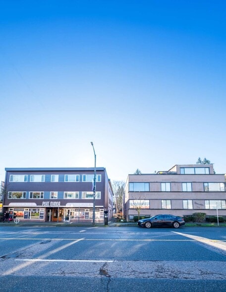 4326 & 4336 West 10th Avenue portefeuille de 2 propriétés à vendre sur LoopNet.ca - Photo du bâtiment - Image 2 de 4