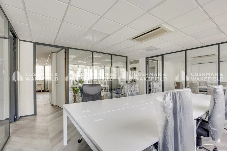 123-129 Rue Victor Hugo, Levallois-Perret for lease - Building Photo - Image 3 of 14