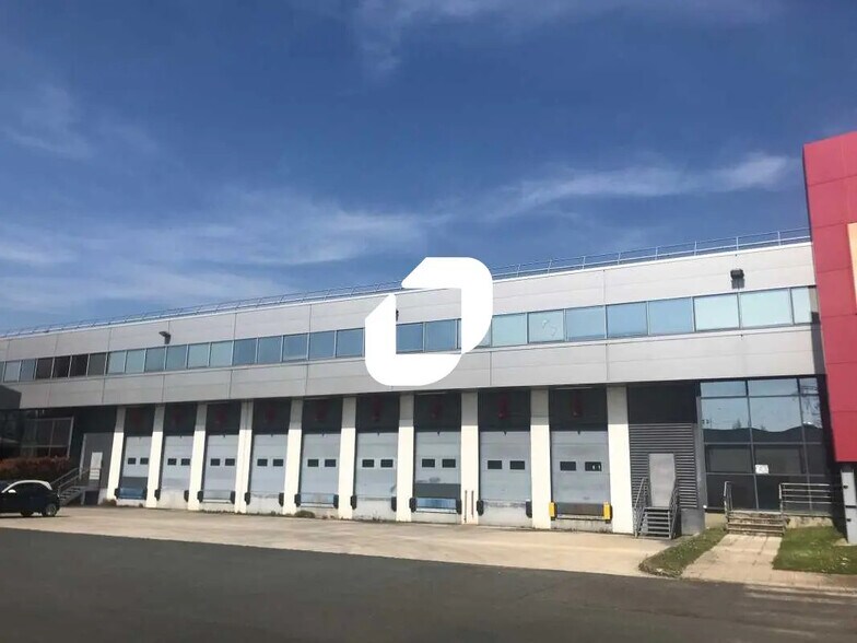 8-10 Avenue D'Oceanie, Les Ulis à louer - Photo du bâtiment - Image 2 de 12