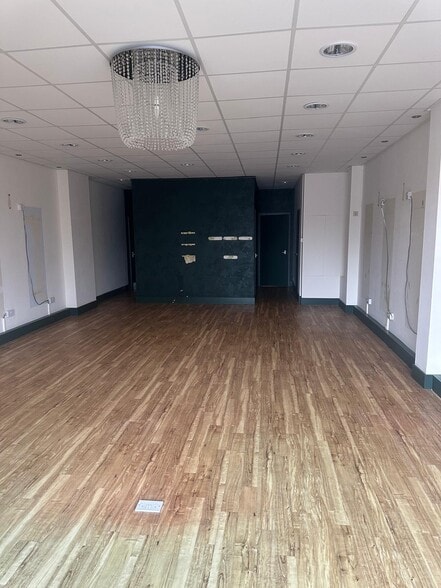 14 The Av, Gosport for lease - Interior Photo - Image 3 of 3