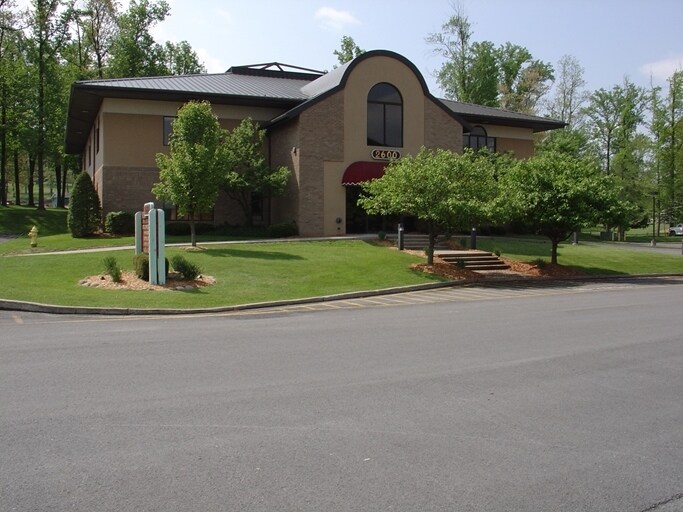 2400-2600 Cranberry Sq, Morgantown, WV à vendre Photo principale- Image 1 de 13