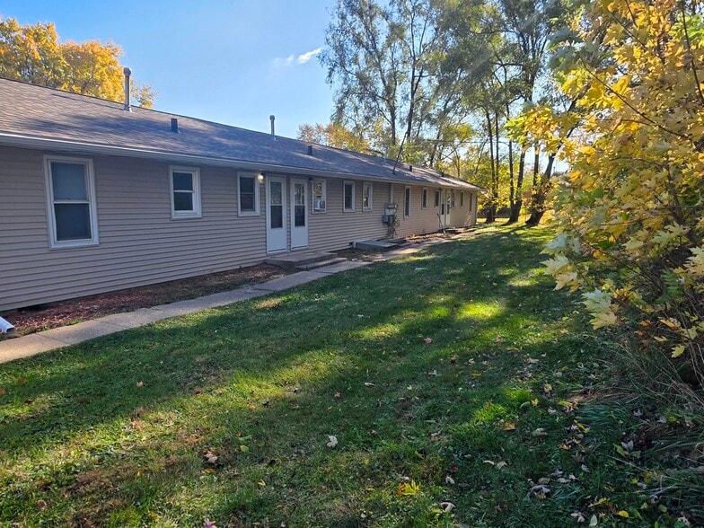 305 E 25th Street Pl S, Newton, IA for sale - Building Photo - Image 2 of 7