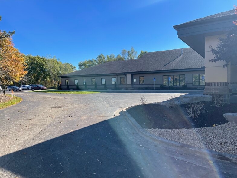 3322 Beltline Ct NE, Grand Rapids, MI à louer - Photo du bâtiment - Image 3 de 10