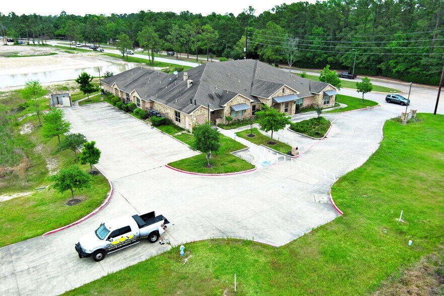 18111 Timber Forest Dr, Humble, TX à vendre - Photo du bâtiment - Image 2 de 8