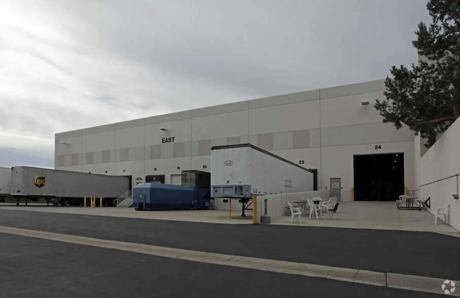 4710 E Guasti Rd, Ontario, CA à louer - Photo du bâtiment - Image 2 de 2